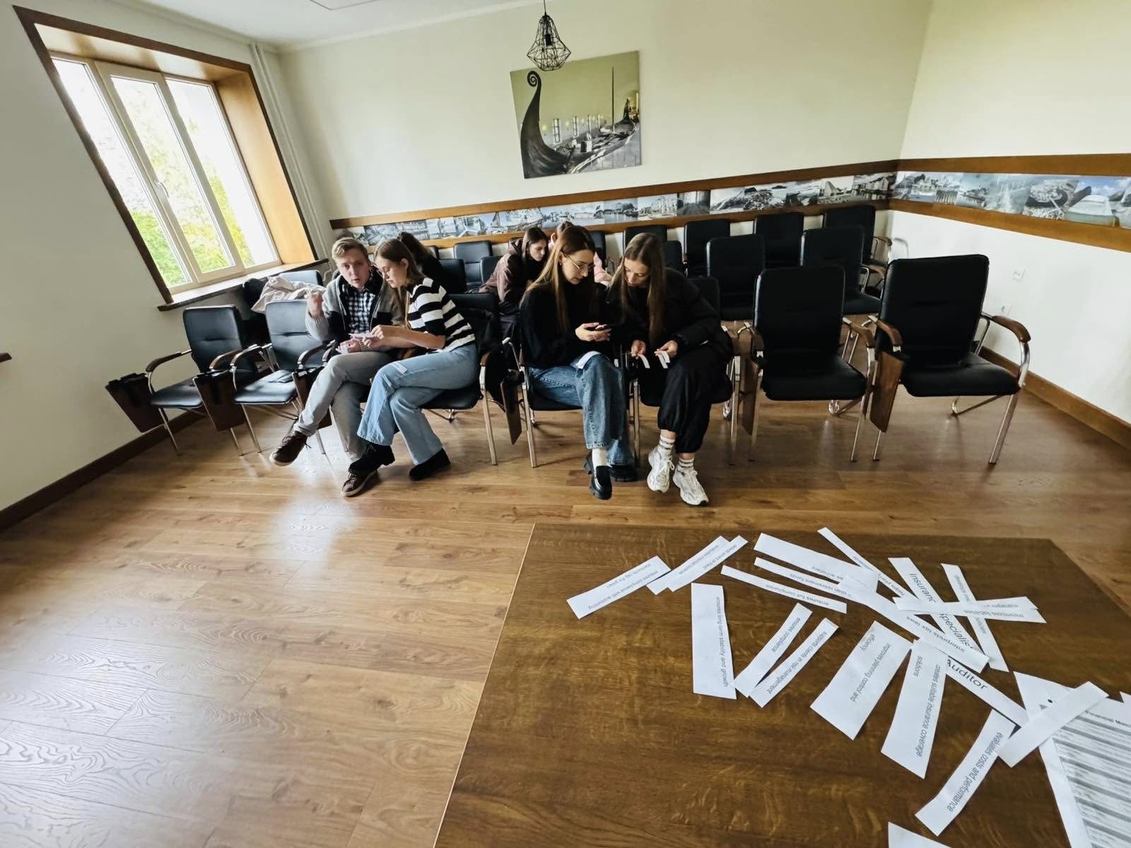 Зустріч учасників Finance and Accounting English Club на тему: «Ключові ролі у сфері фінансових послуг — відкрий свою майбутню професію!»