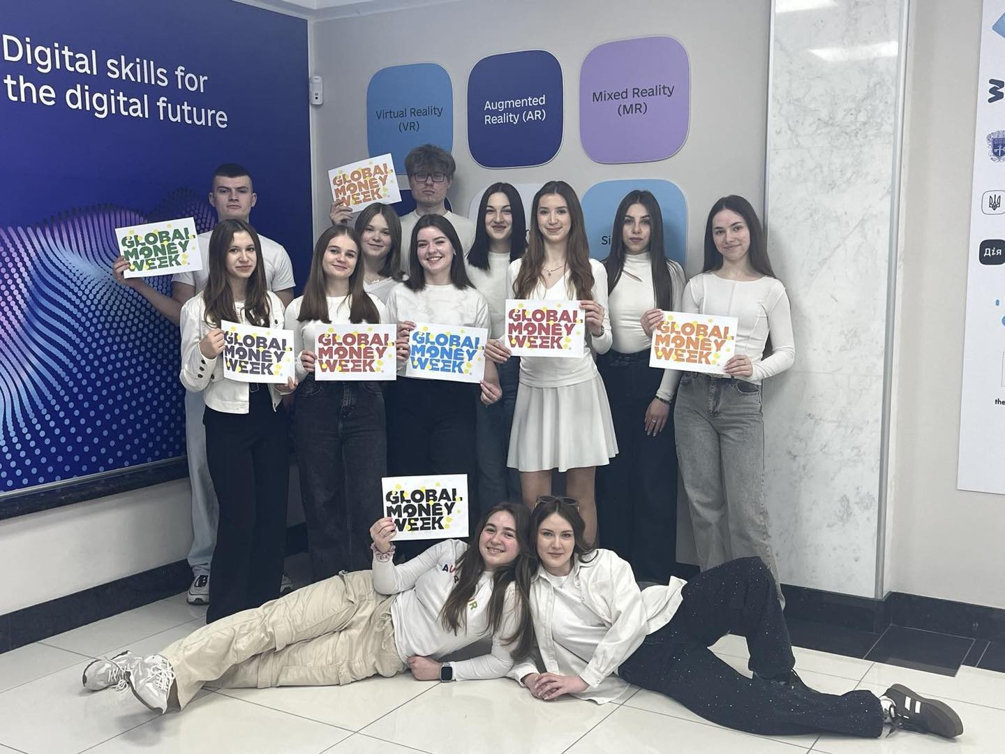 ЧЕЛЕНДЖ «ЯСКРАВИЙ GLOBAL MONEY WEEK» БІЛИЙ КОЛІР – КОЛІР ФІНАНСОВОЇ ЧЕСНОСТІ