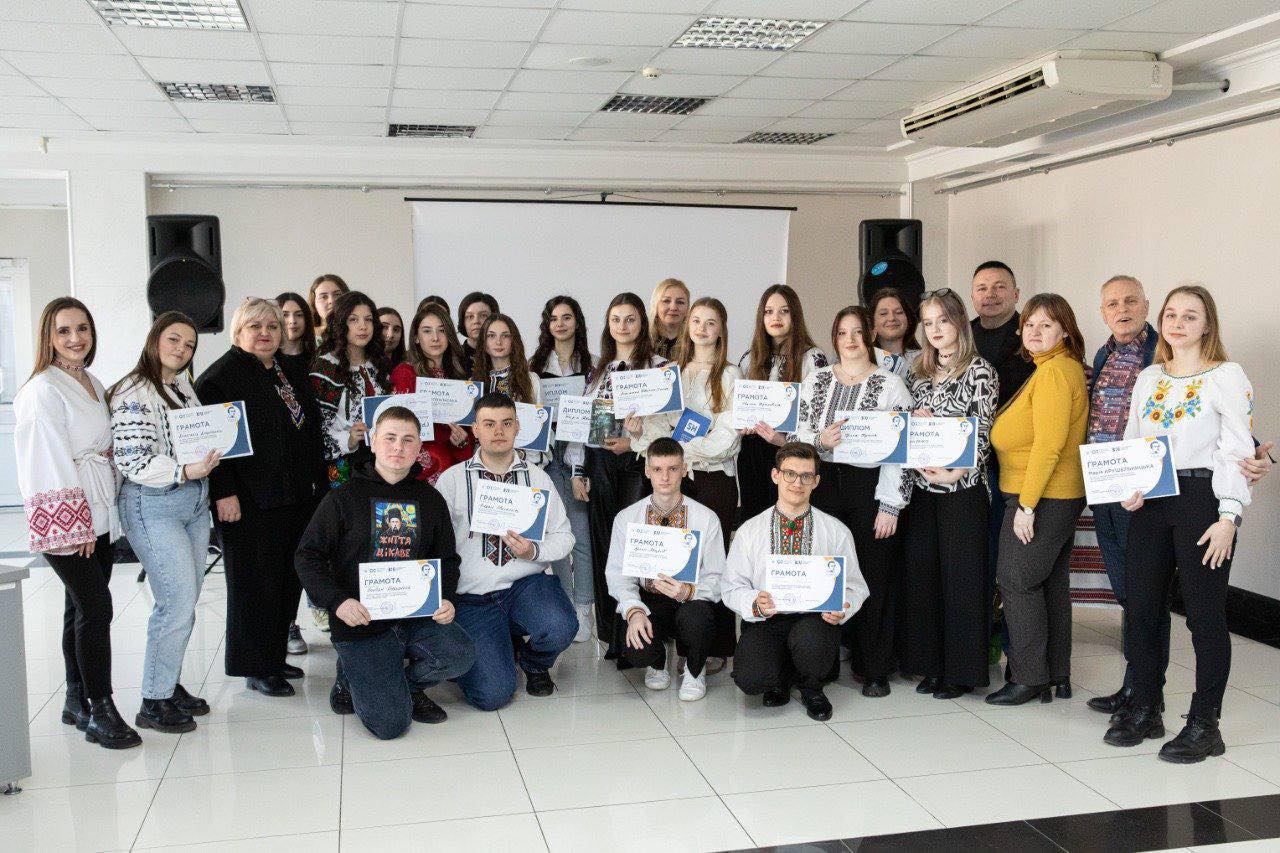 Студенти факультету фінансів та обліку взяли участь у конкурсі читців поезії Тараса Шевченка «Нетлінний у віках “Кобзар”»