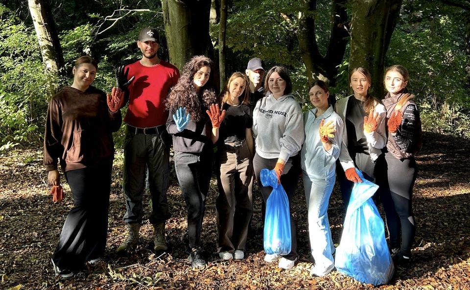 Студенти факультету фінансів та обліку долучилися до Всесвітнього дня прибирання