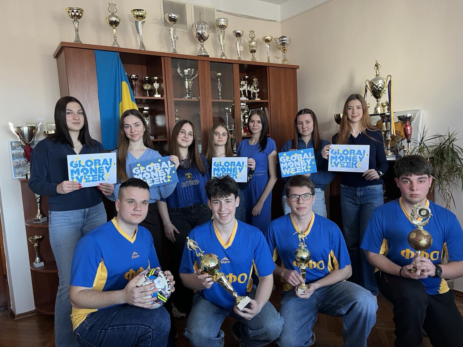  ЧЕЛЕНДЖ «ЯСКРАВИЙ GLOBAL MONEY WEEK» СИНІЙ – КОЛІР ФІНАНСОВОЇ ДОВІРИ ТА ПЕРЕМОЖНОГО ДУХУ