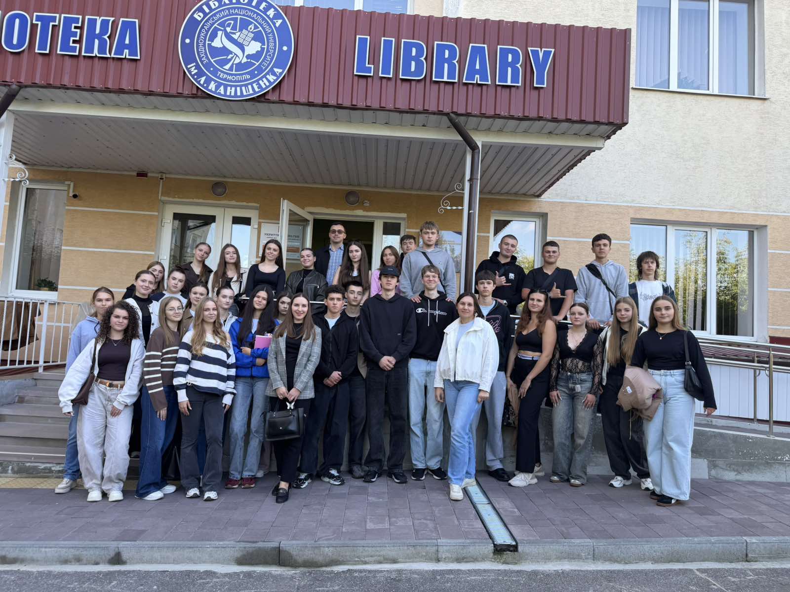 Першокурсники факультету фінансів та обліку в бібліотеці ім. Л. Каніщенка ЗУНУ