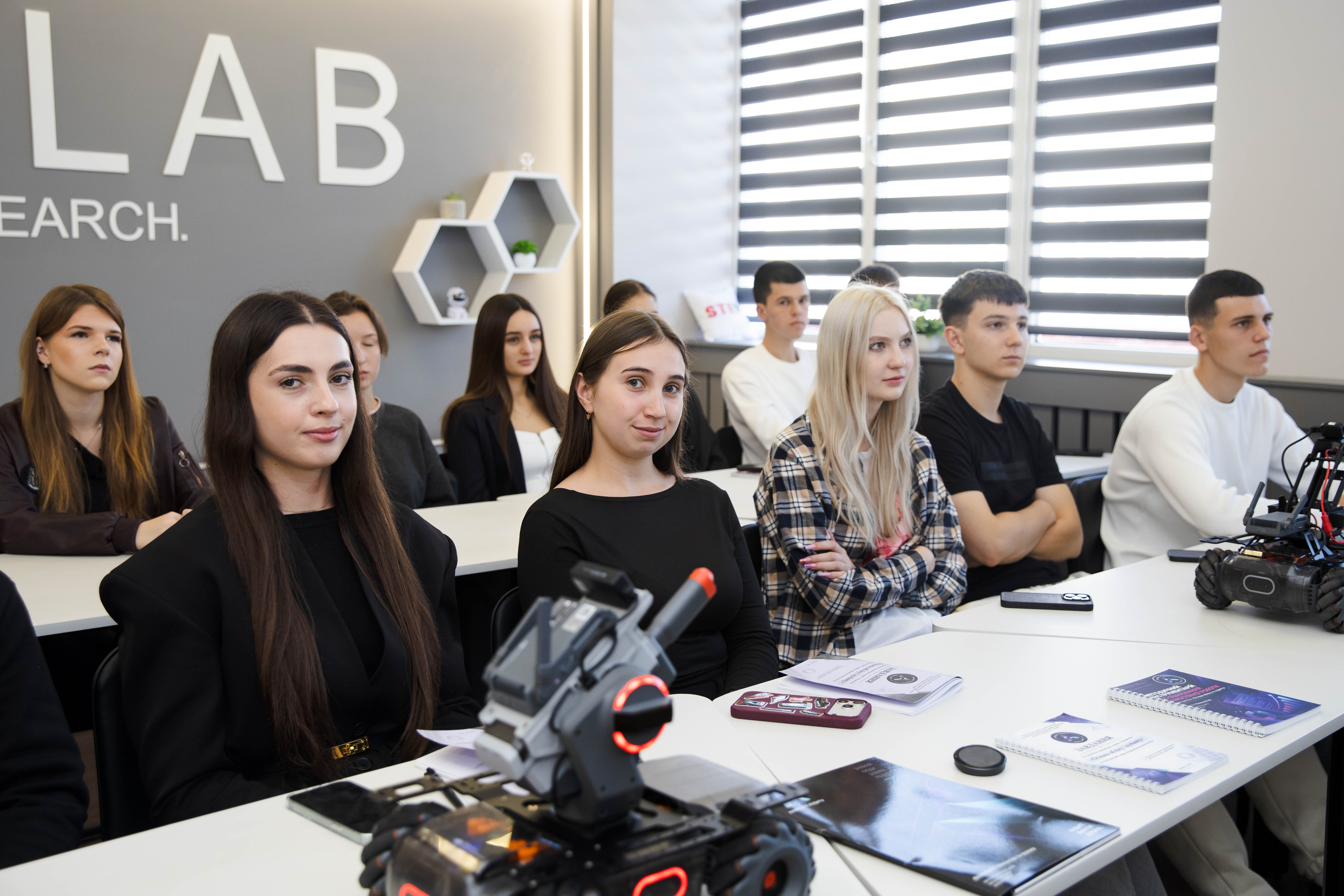 Основи обліку і аудиту»: поєднання фахової підготовки, цифрових технологій та робототехніки у STEM-просторі ЗУНУ