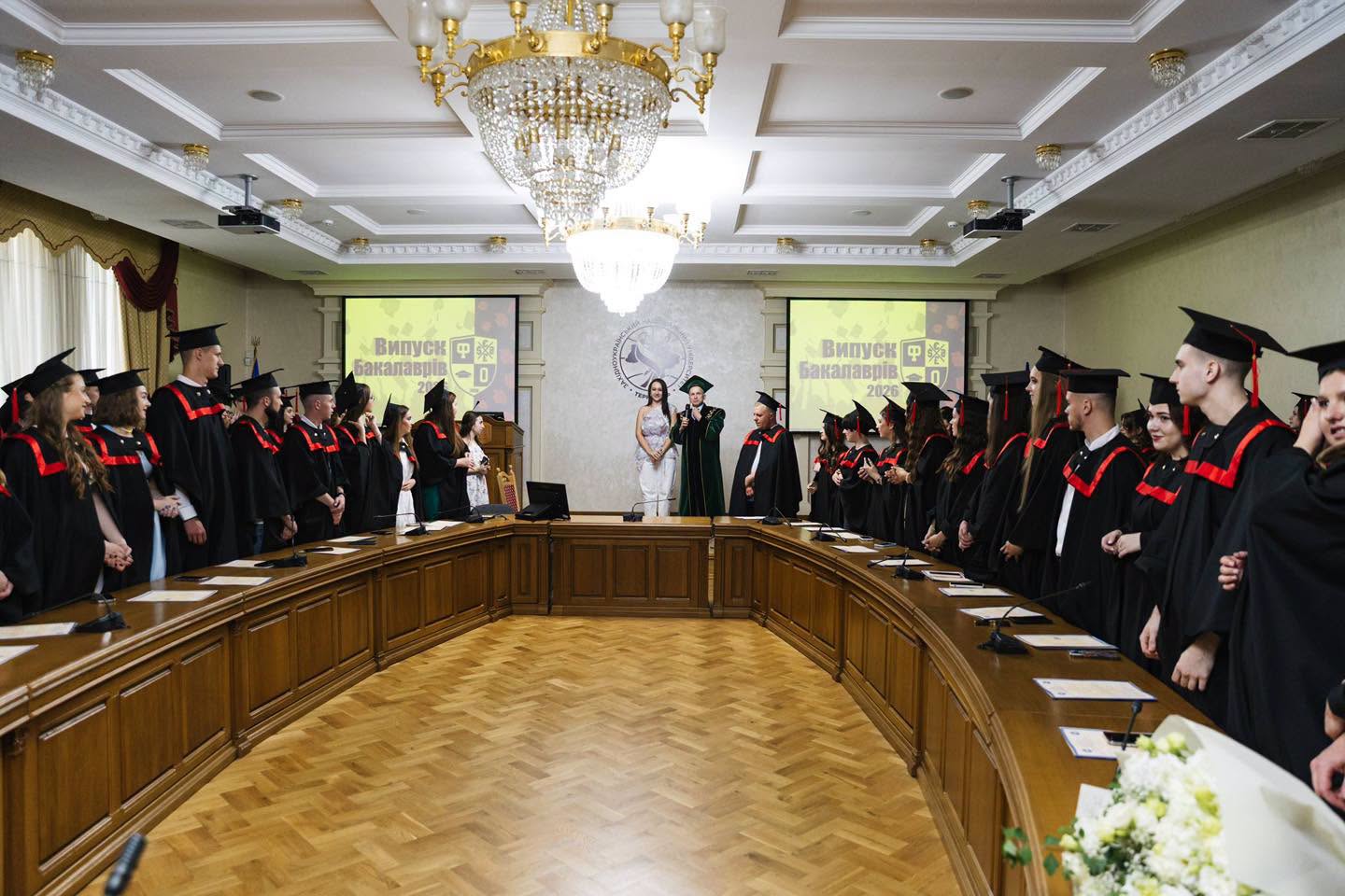 Урочисте вручення дипломів бакалавра випускникам факультету фінансів та обліку ЗУНУ